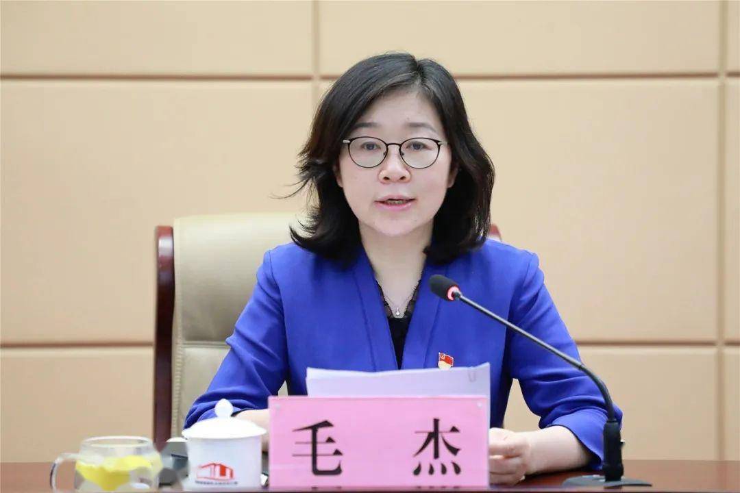 听平凡而伟大的故事就发生在你身边这是河南教育铁军的最强音