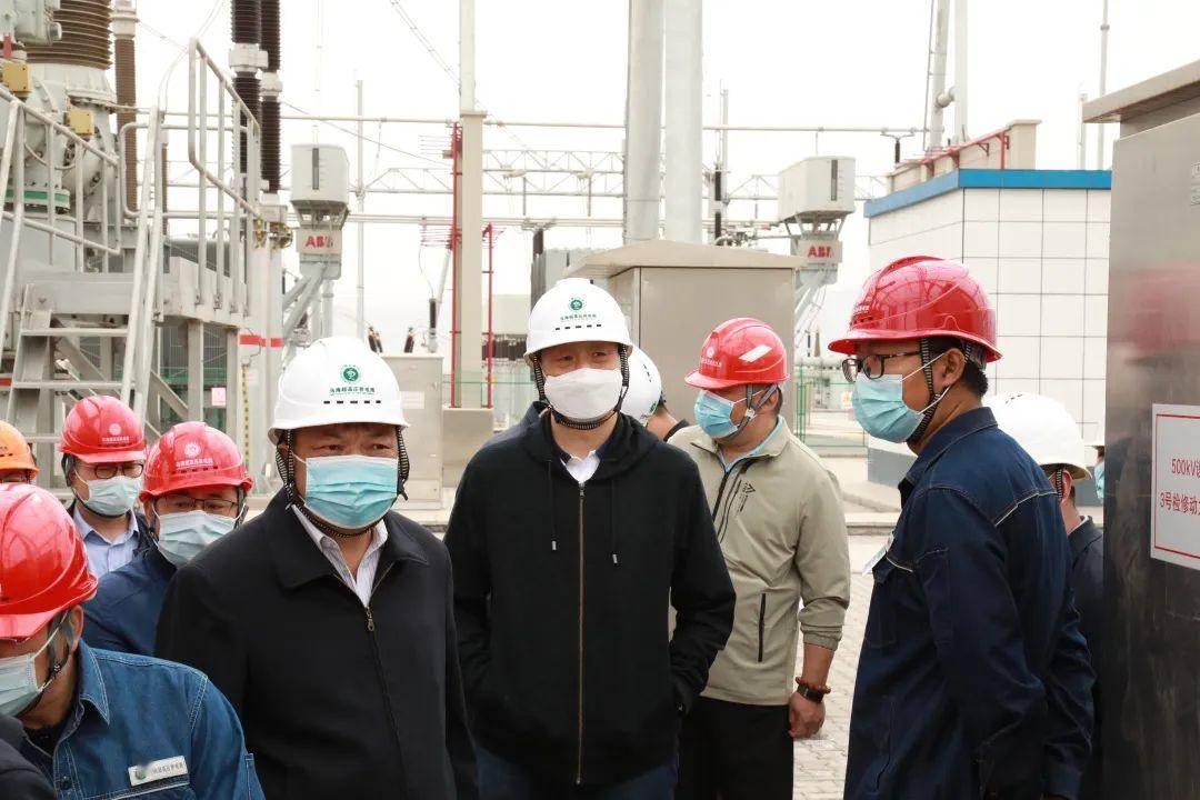 集团公司副总经理梁景坤一行深入乌海超高压供电局督查安全生产"全