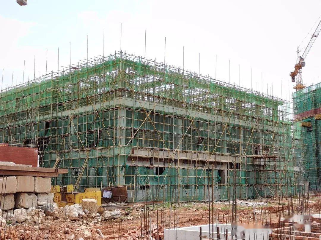 学生食堂贵港市港北区第二初级中学鸟瞰图荷城二中是一所全新建