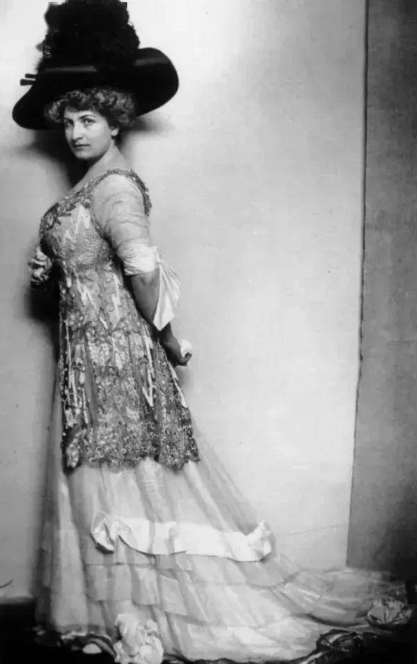 妻子的背叛很愤怒,他为此精神非常痛苦,甚至去寻求好友弗洛伊德的帮助