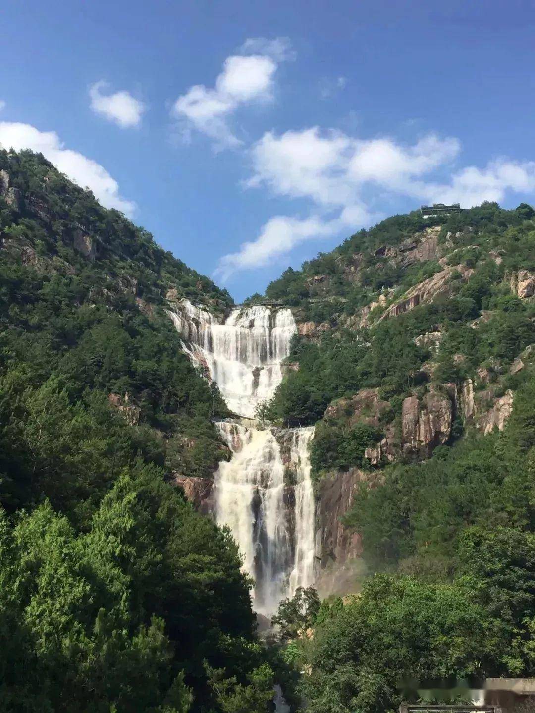 可往下看大瀑布和瓊臺仙谷全景,遠眺天台城全貌,大開眼界!