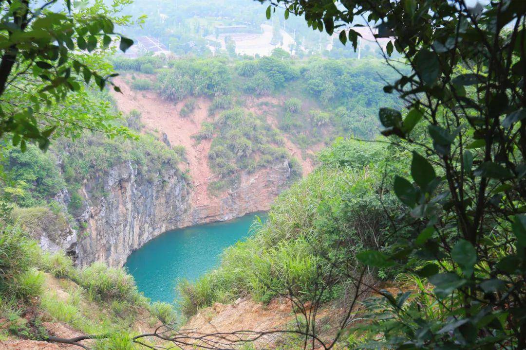 生活频道金霞山上的天湖您去过吗