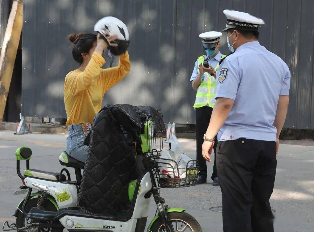 為進一步提升轄區摩托車,電動自行車騎乘人員和汽車駕乘人員安全防護