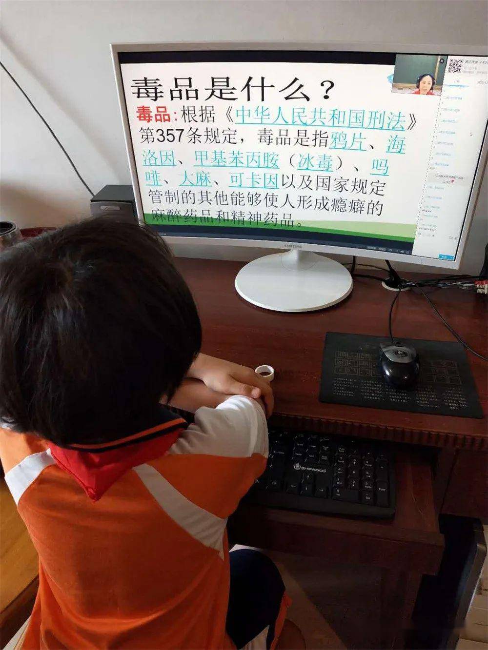 普及禁毒宣传教育,构筑坚固的心理防线,使广大学生认清毒品的危害