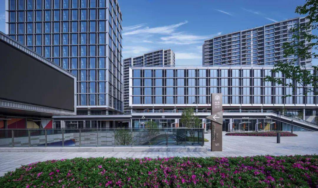 夏日穿搭的收放法则了解一下_中城汇