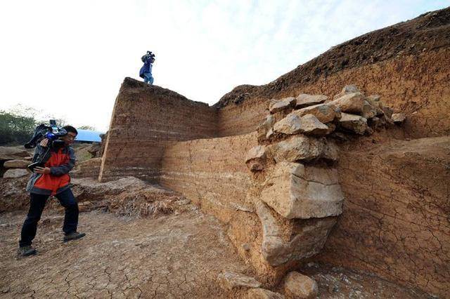 大云山m10墓挖出"奇女子",嫁过3个诸侯,专家:长得美就是个错_刘非