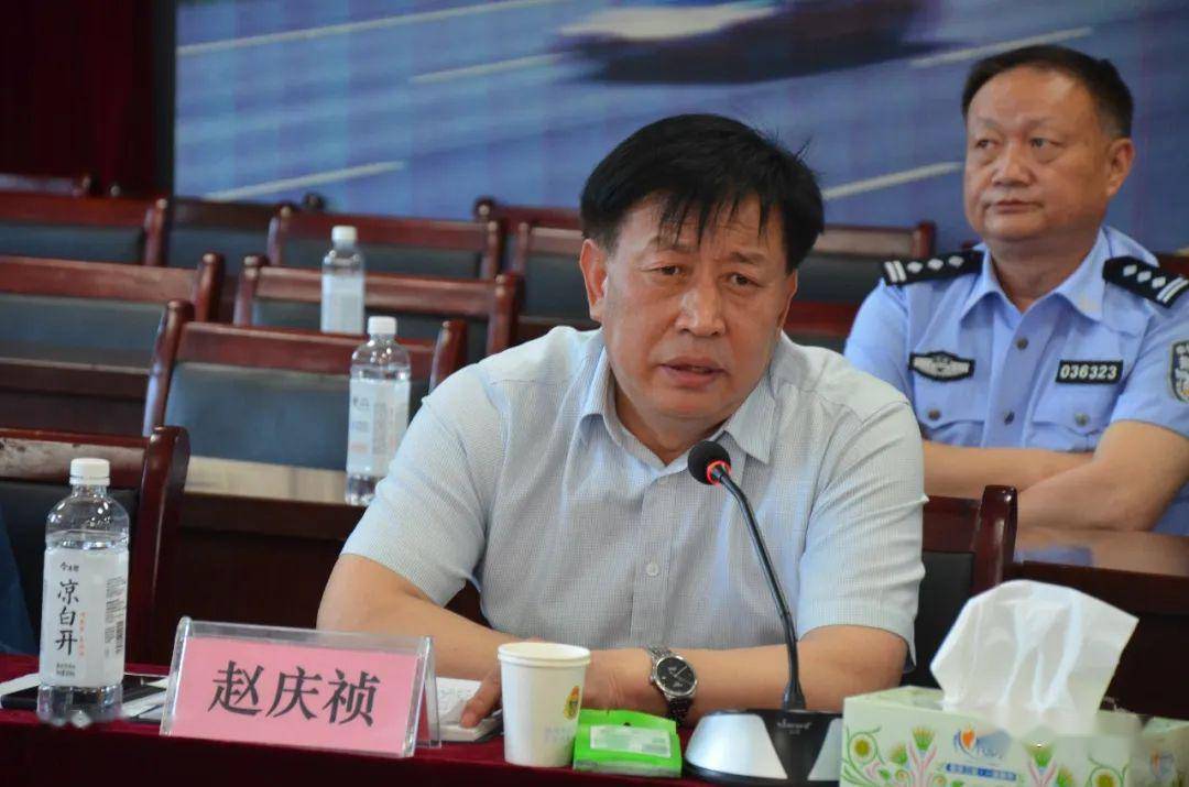 张新平就加强公安,交通联合执法,严打"百吨王",异地用警工作情况作了