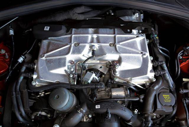 全新捷豹fpacesvr试驾v8机械增压引擎43秒破百真帅气