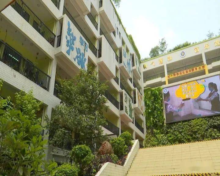 家长接娃难江南区这所小学创新试水孩子中午放学有着落了