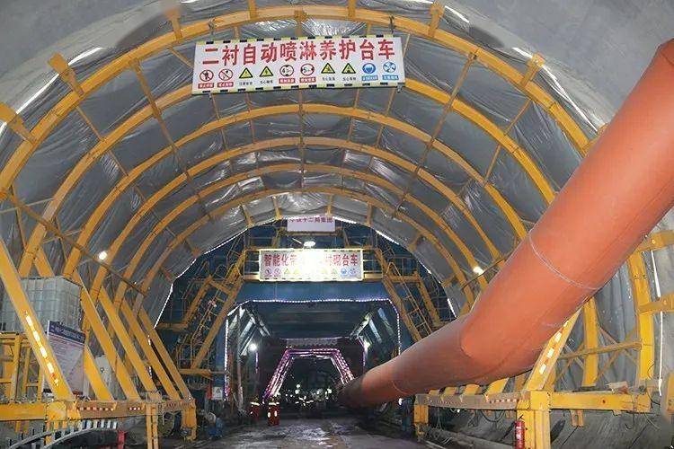 借力线上网上云上,郑万高铁最长软岩隧道施工取得新突破!
