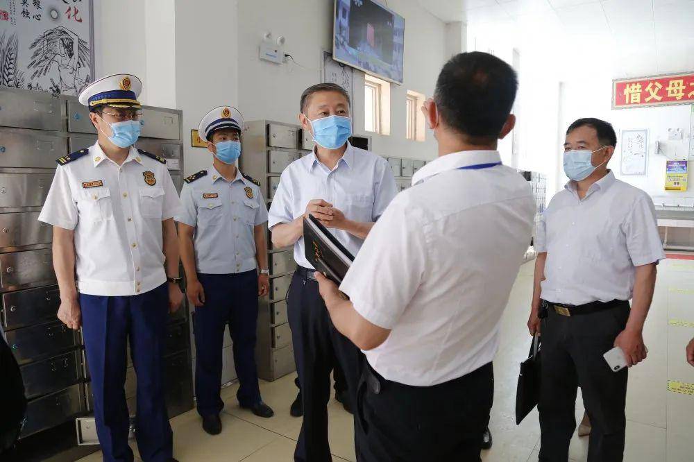 安全委员会第十四调研组在省市场监督管理局副局长杨自明组长带领下