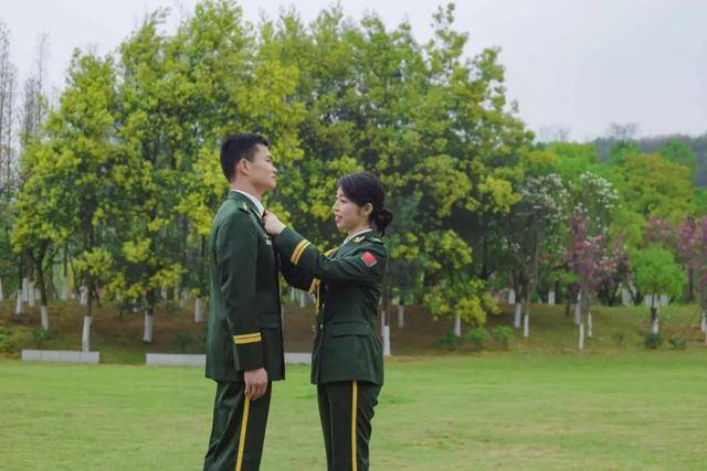 看了双军人的情书才知道爱情可以有多甜