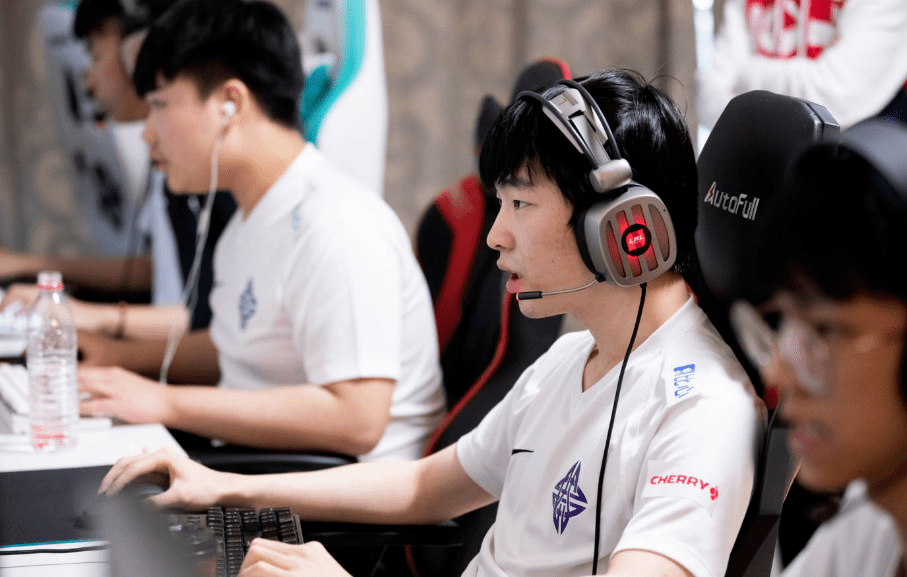 果子哥真要去lng了lng上单发微博暗示随后秒删