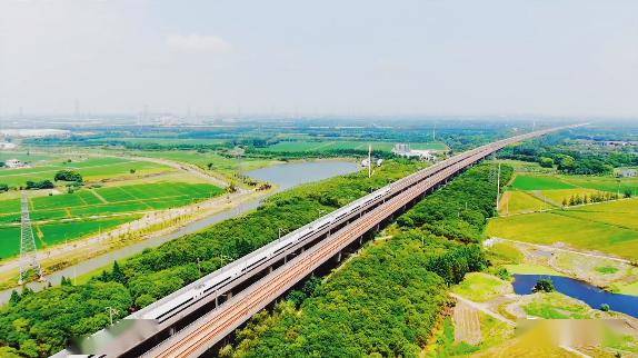 高铁是"一带一路"和西部陆海新通道的重要节点城市位于中国陆域的几何