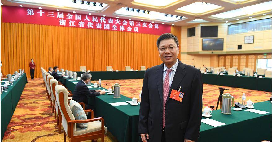 聚焦丨陈保华在两会