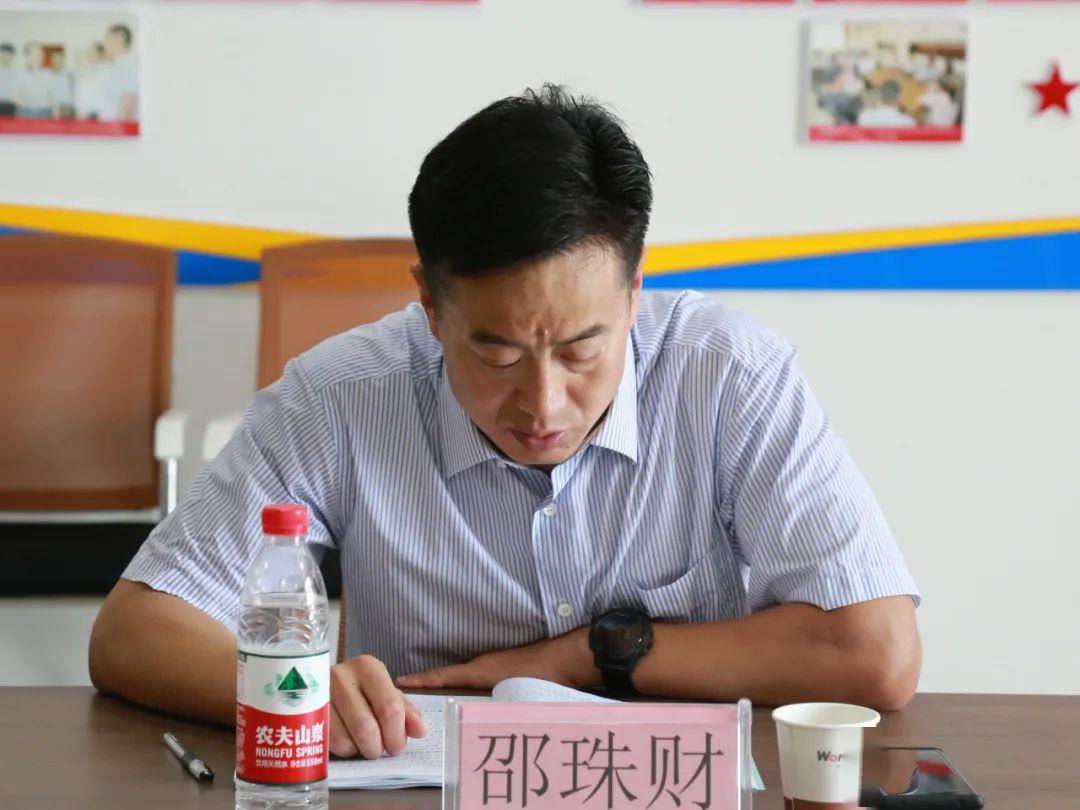 首先,东营市黄河口创业研究院顾问王建伟传达市政府工作报告.