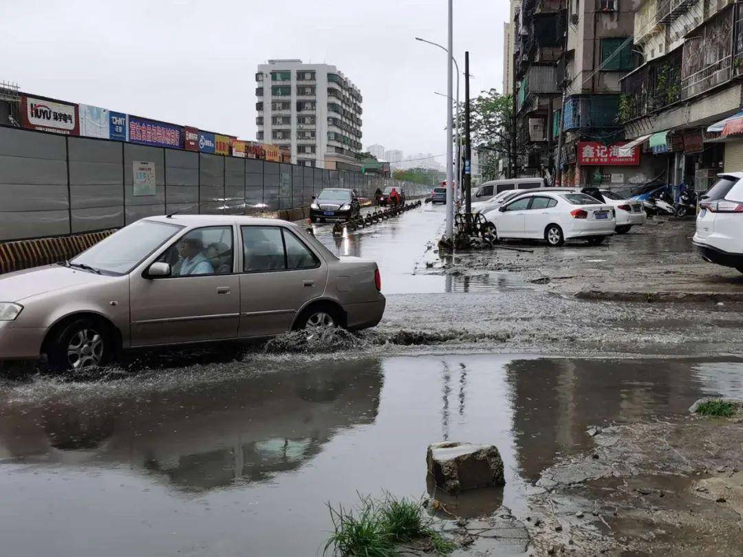 暴雨袭击鮀城今天汕头多地淹水