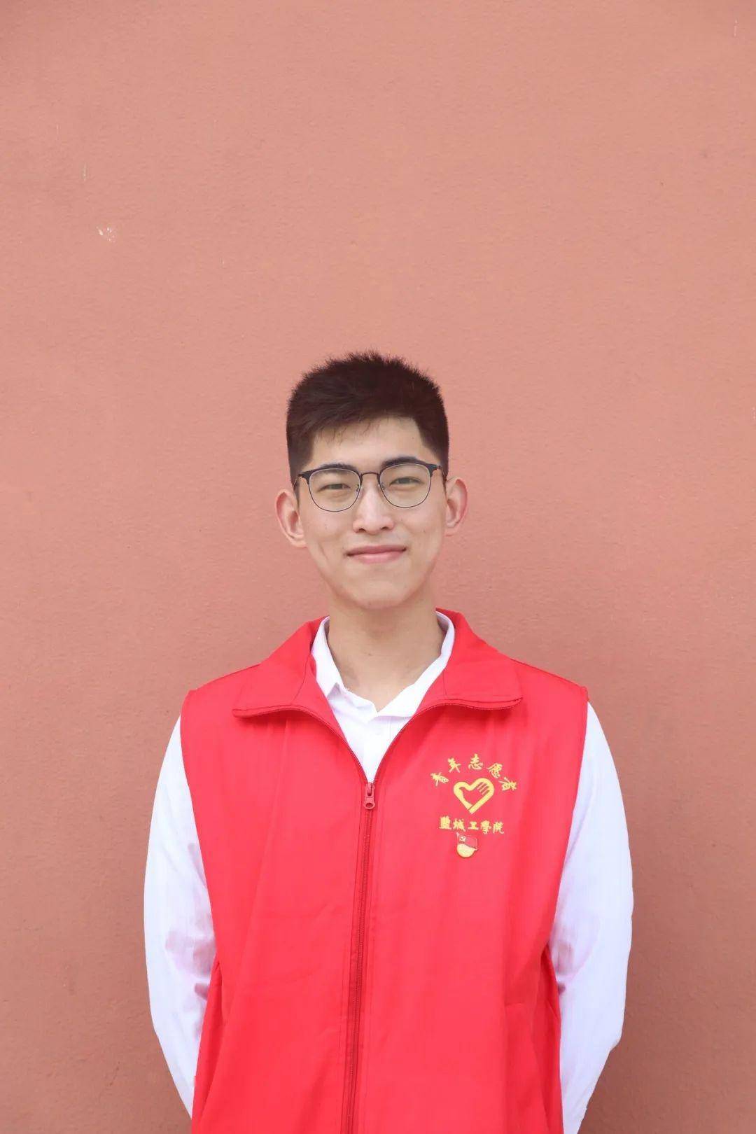 校"十佳青年志愿者"风采展示