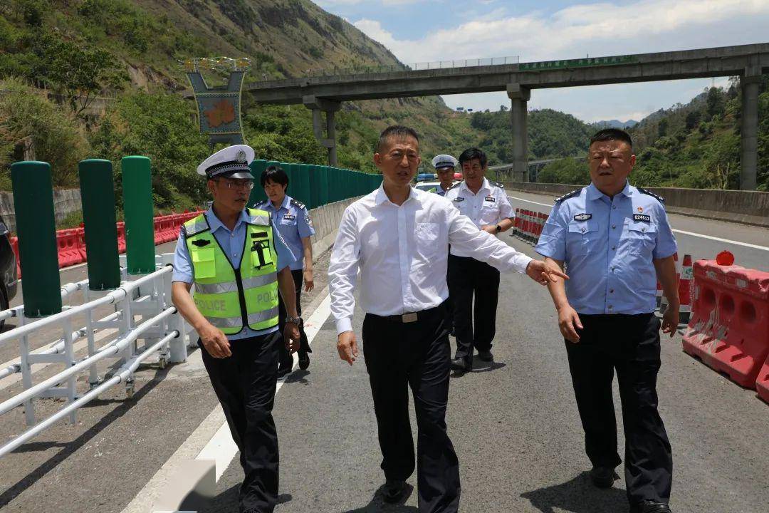 王方荣总队长深入曲靖督导检查道路交通管理工作