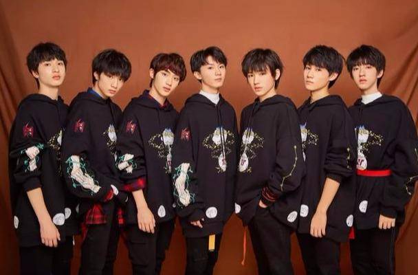 如今已经成功出道了,而且之前舞台表演热度还不小,里面每个成员颜值