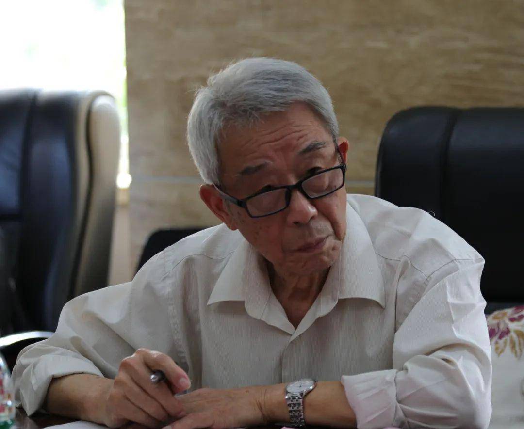 重庆一中原校长鲁善坤▲重庆市教育学会会长钟燕向斌对老专家们为沙区