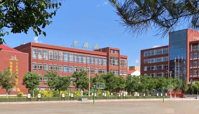 四月繁花迎开学,朝气少年返校园——朔城区第四中学1-3年级开学