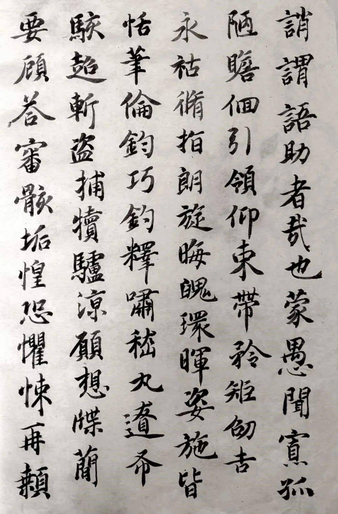 李妍孙毓镁丁齐柔柔作为美院学生的我们,每日的专业学习当然是必不可
