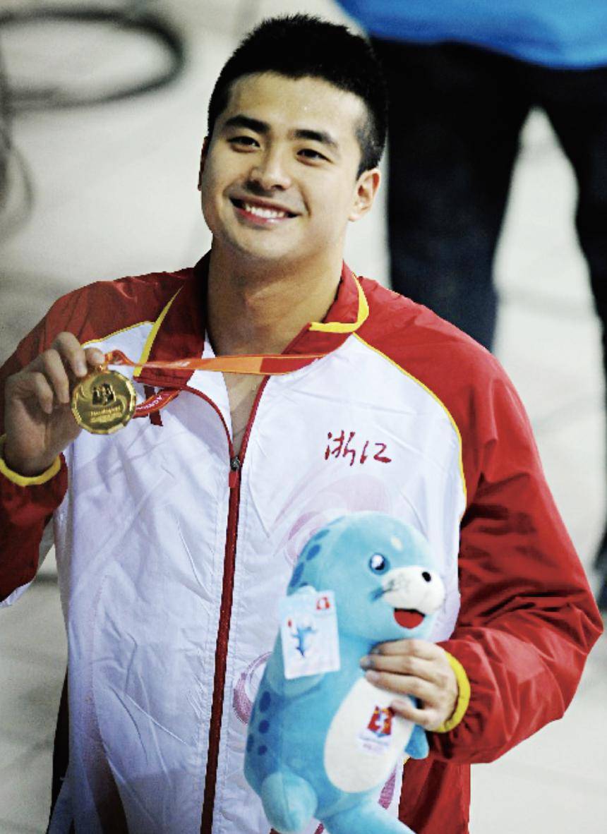 【党群动态】这个六一,跟着世界游泳冠军战"疫"健康动起来!