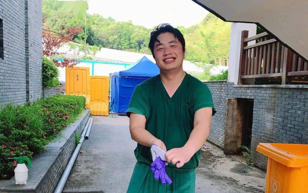 致敬护士 | 作为一名男护士,哪里缺人补哪里!_章明涛