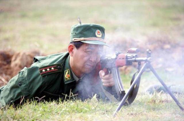 把你老婆抱上手术车越战独臂老兵曾血染战场听护士一句话泪崩