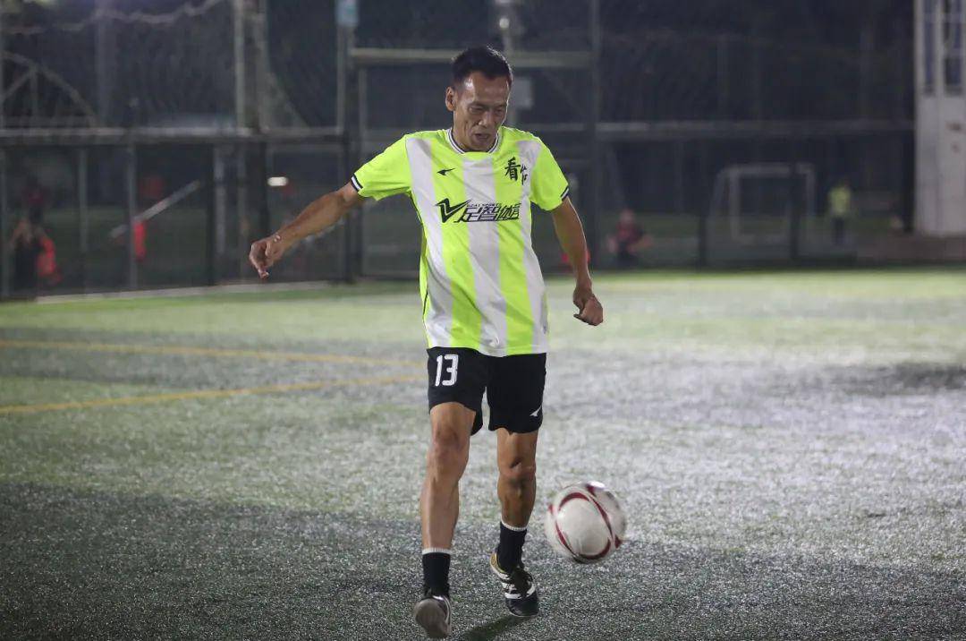 一直致力基层青训和电视解说工作的前广州足球名将刘醒被推举担任"粤