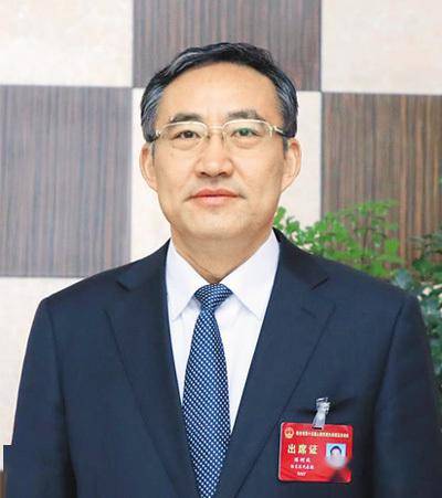 全国人大代表,黑龙江省杜尔伯特蒙古族自治县县长 张家文全国人大代表