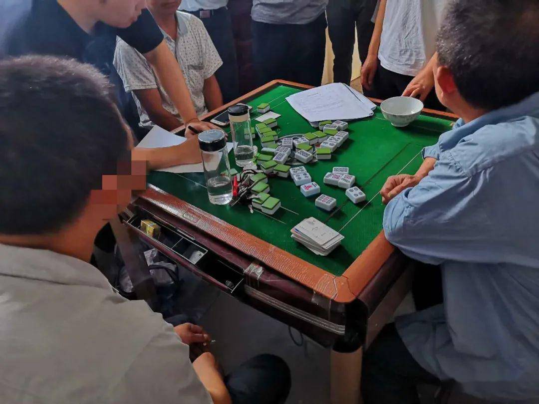 一线警讯 ▏为"解闷"聚众赌博 13名涉赌人员被一锅端_手机搜狐网