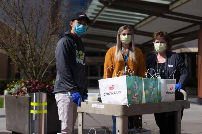 目前,美国新冠确诊病例已累计超过163万例,死亡病例超过9.6万例.