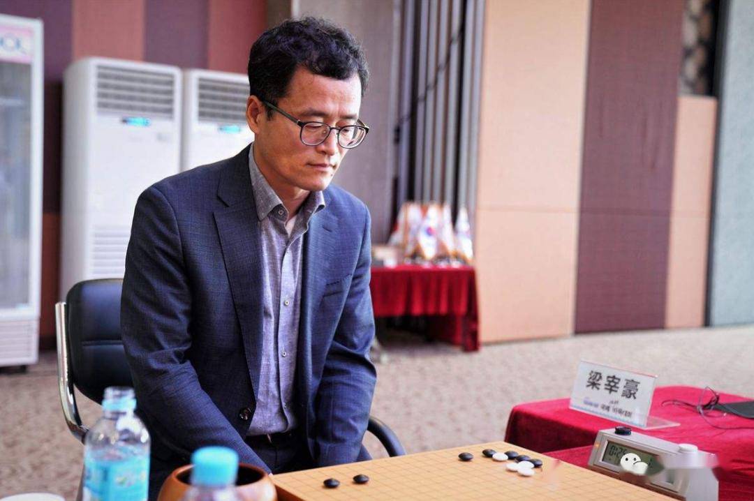 此后未再于世界大赛舞台上露面的酒井猛在日本棋战中继续默默前行