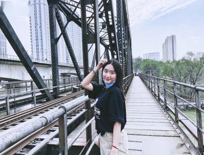 榜样引领研究生党员青年先锋潘娜