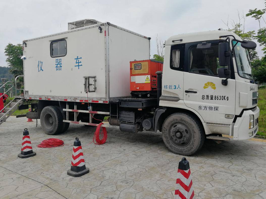 邱泽华与勘查技术与工程专业的际遇:看穿地下千米的"地震"研究人_物探