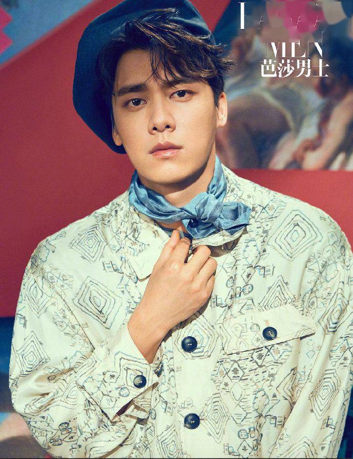 去年今日|李易峰《芭莎男士》封面大片公开 想把这只玩偶峰抱回家