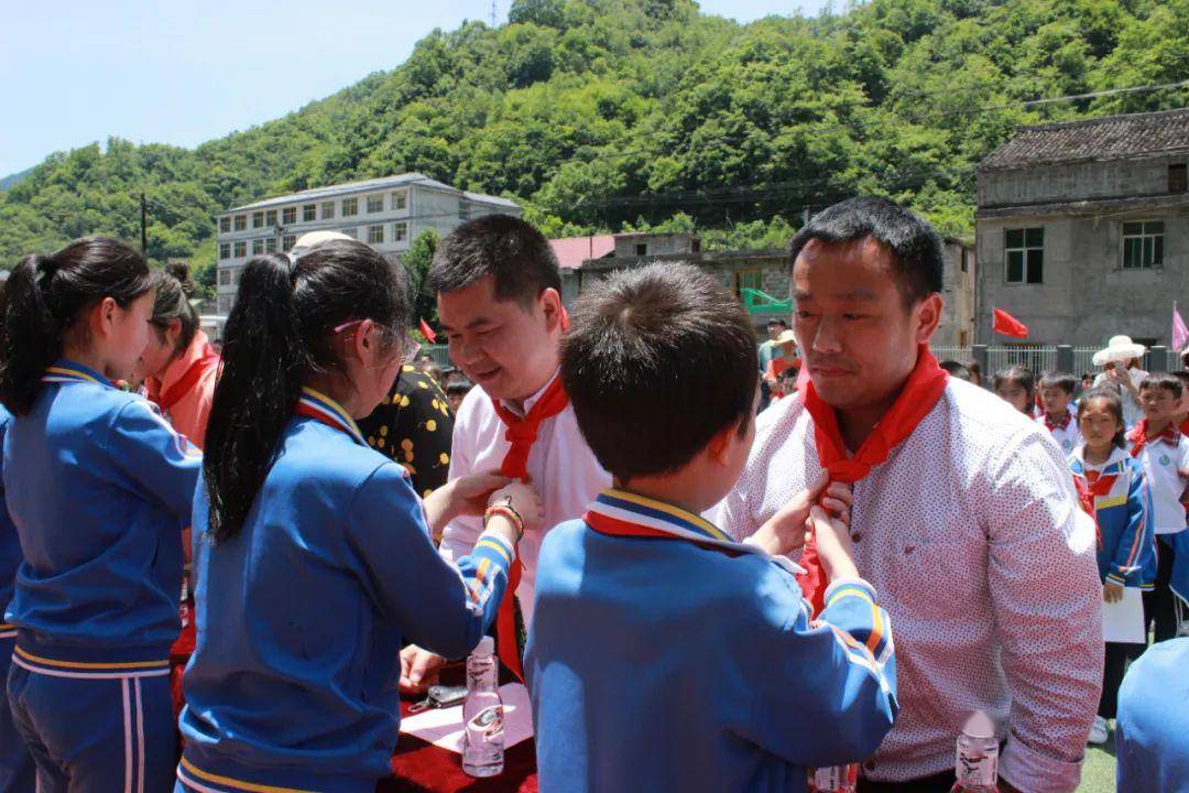 6月1日,上竹中心小學開展了慶