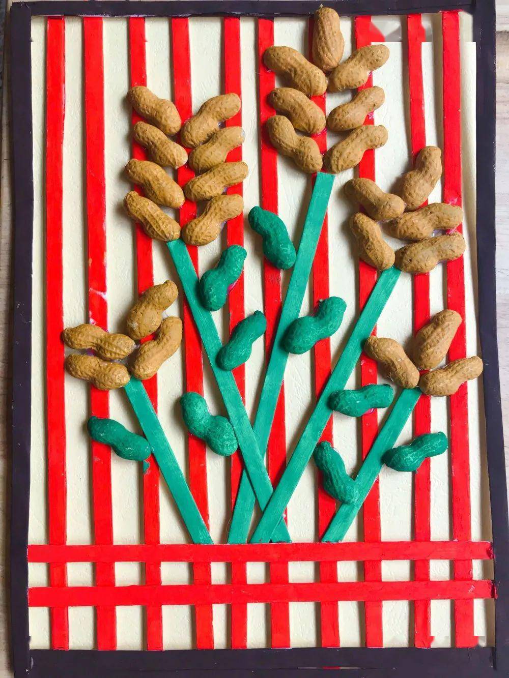 首先各班开展了剥毛豆,剥瓜子,剥花生,包馄饨,水果拼盘等劳动技能大