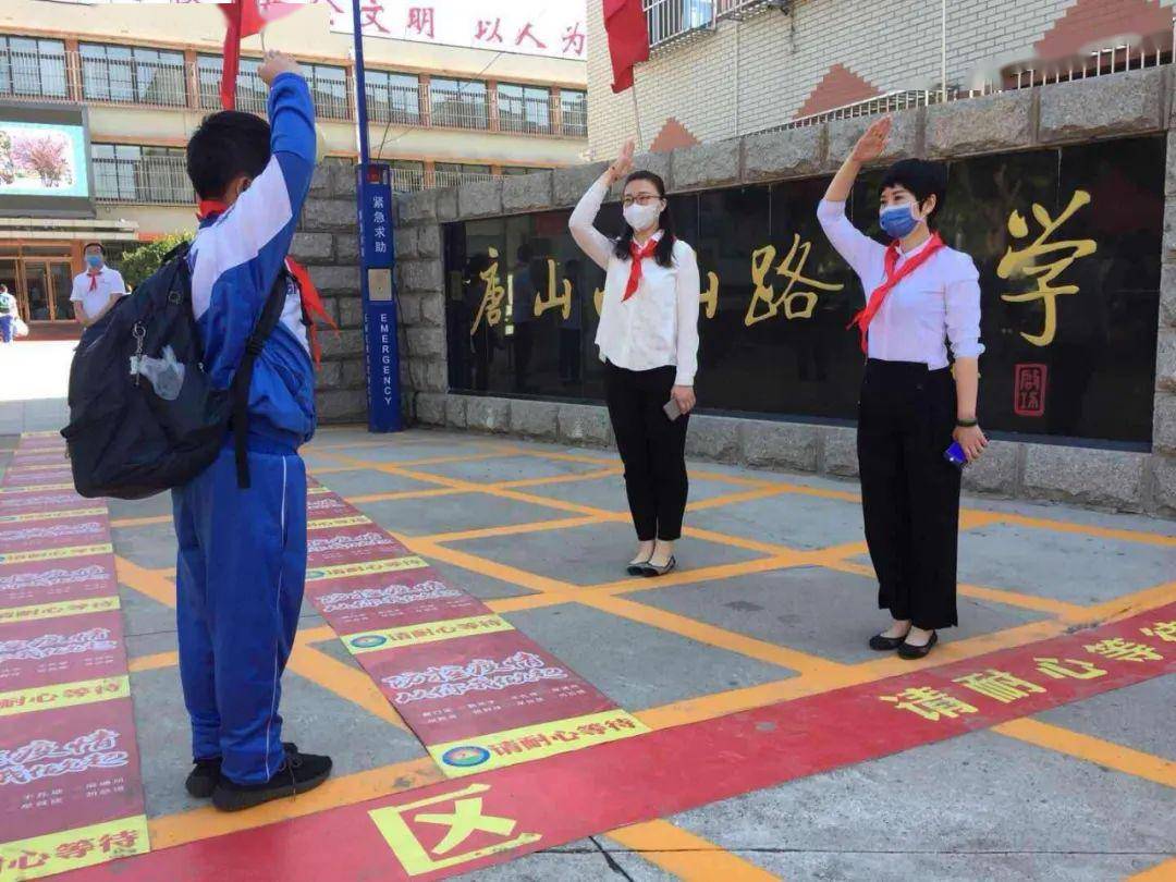 稳唐山路北2万多名学生返校