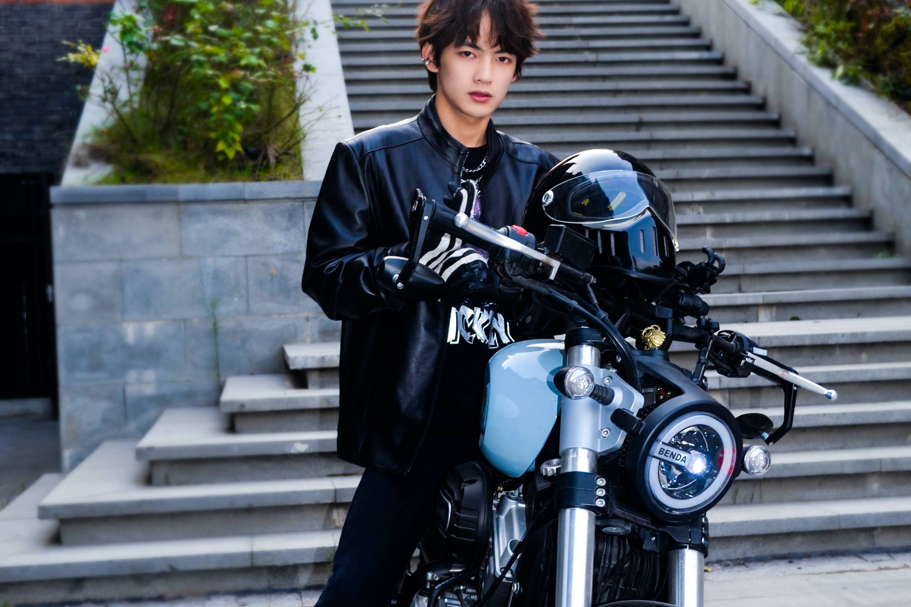 梅尼耶ze陈泽宇樱花开了大家出门踏春的同时要做好防护