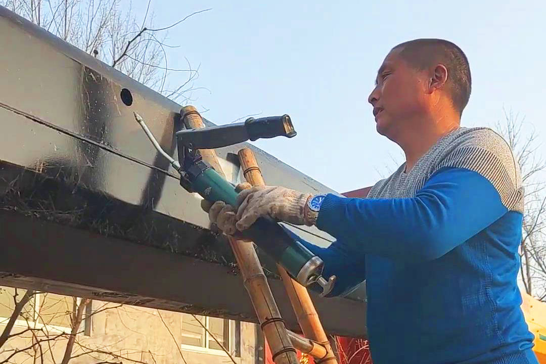 吊车大臂怎么打黄油