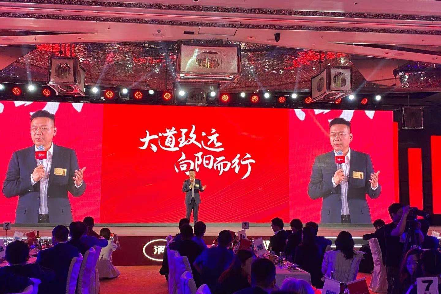 满帮ceo张晖感谢天使投资人王刚促成运满满和货车帮合并