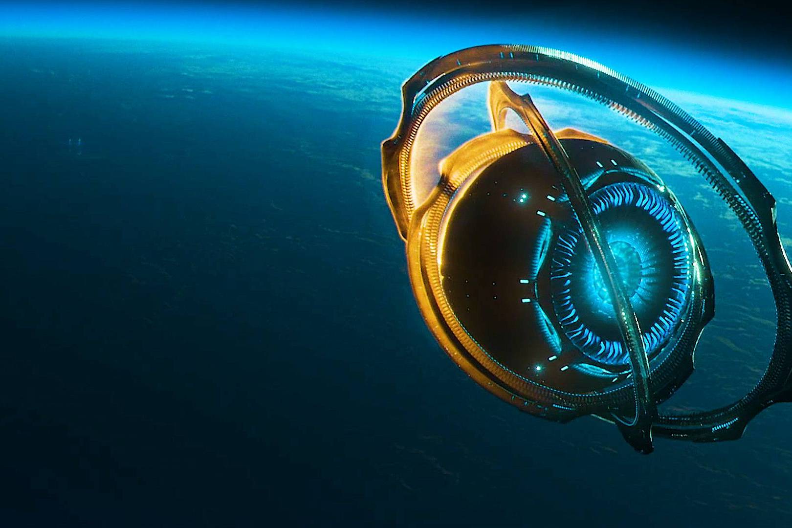 外星飞船来到了战斗民族的家被导弹击中后飞船坠毁在城市里