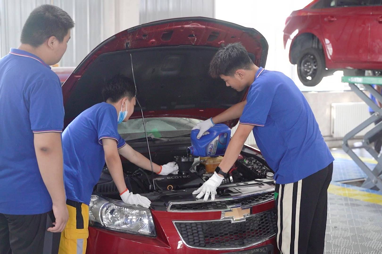以赛代练以赛促学:乌鲁木齐万通汽车学校新生技能大赛_乌鲁木齐_新生