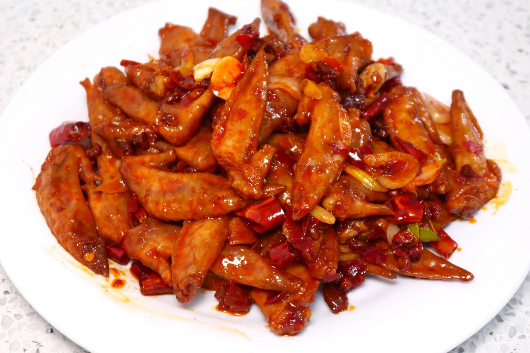 香辣鸡翅尖学会这一点麻辣鲜香味道正宗一点不输饭店