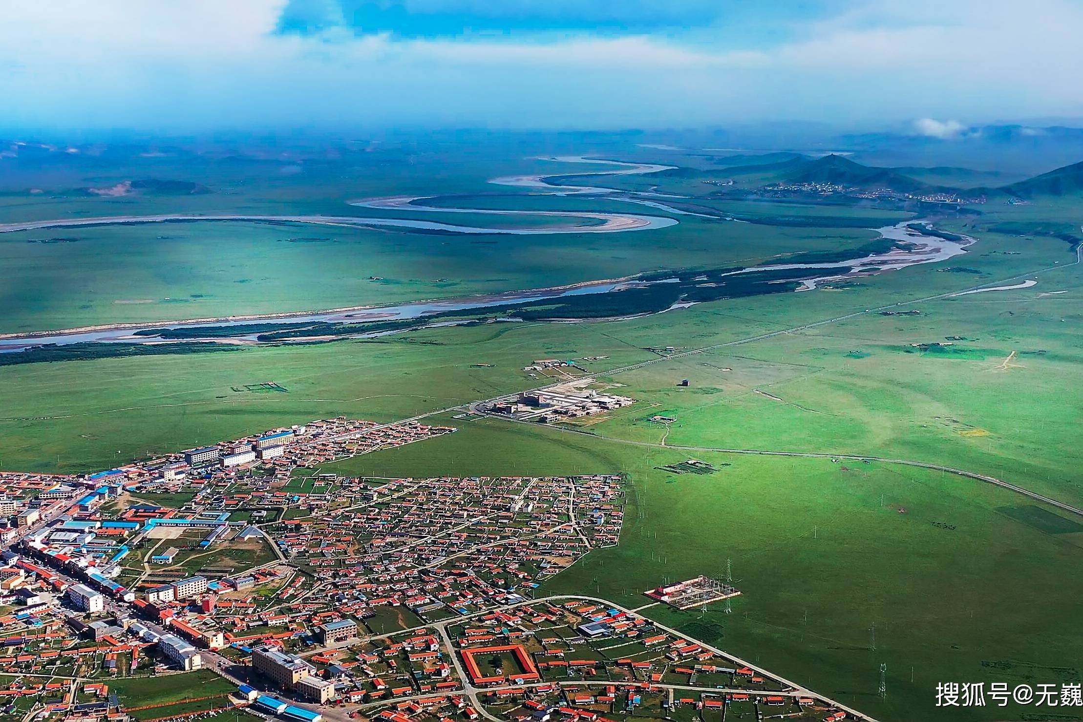 航拍若尔盖唐克镇黄河远上白云间柔肠百转十八弯