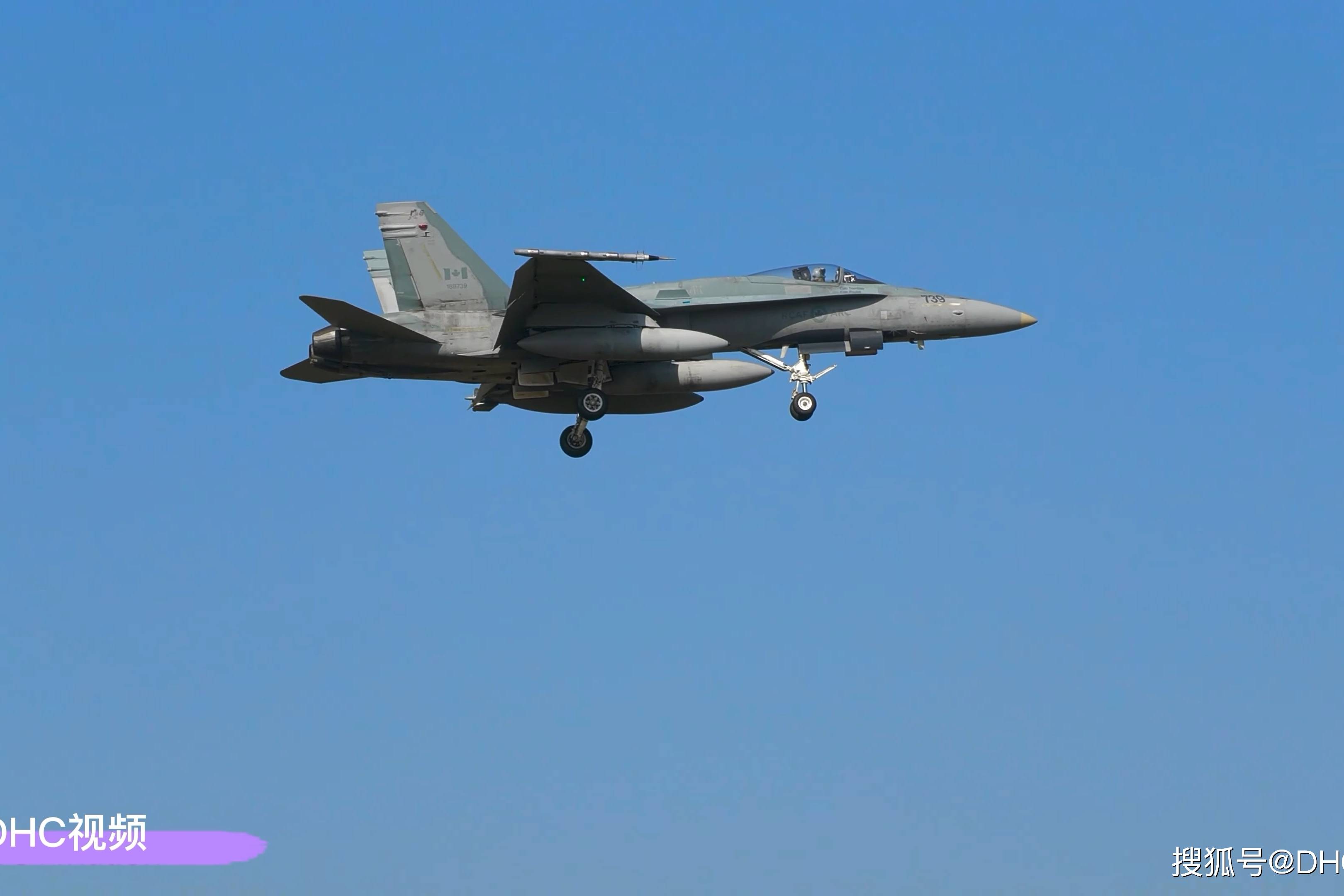 4k加拿大空军装备的fa18战斗机降落