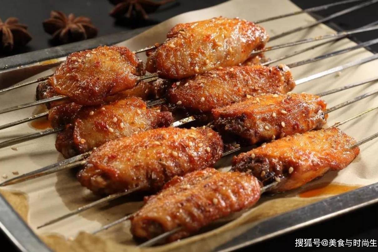烤鸡翅跟我这样做,外焦里嫩,夏天吃烧烤太合适了